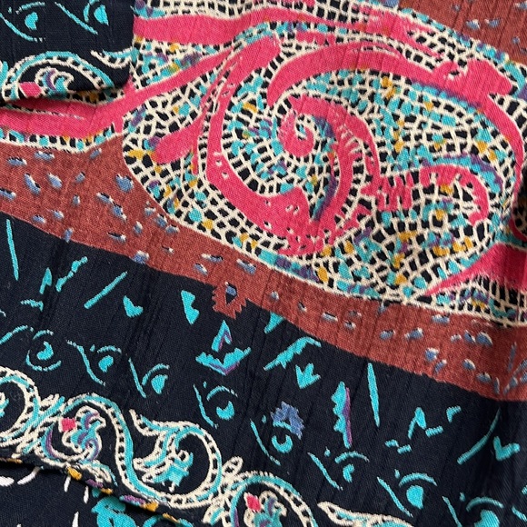 Vtg rayon patterned button down - Picture 7 of 13